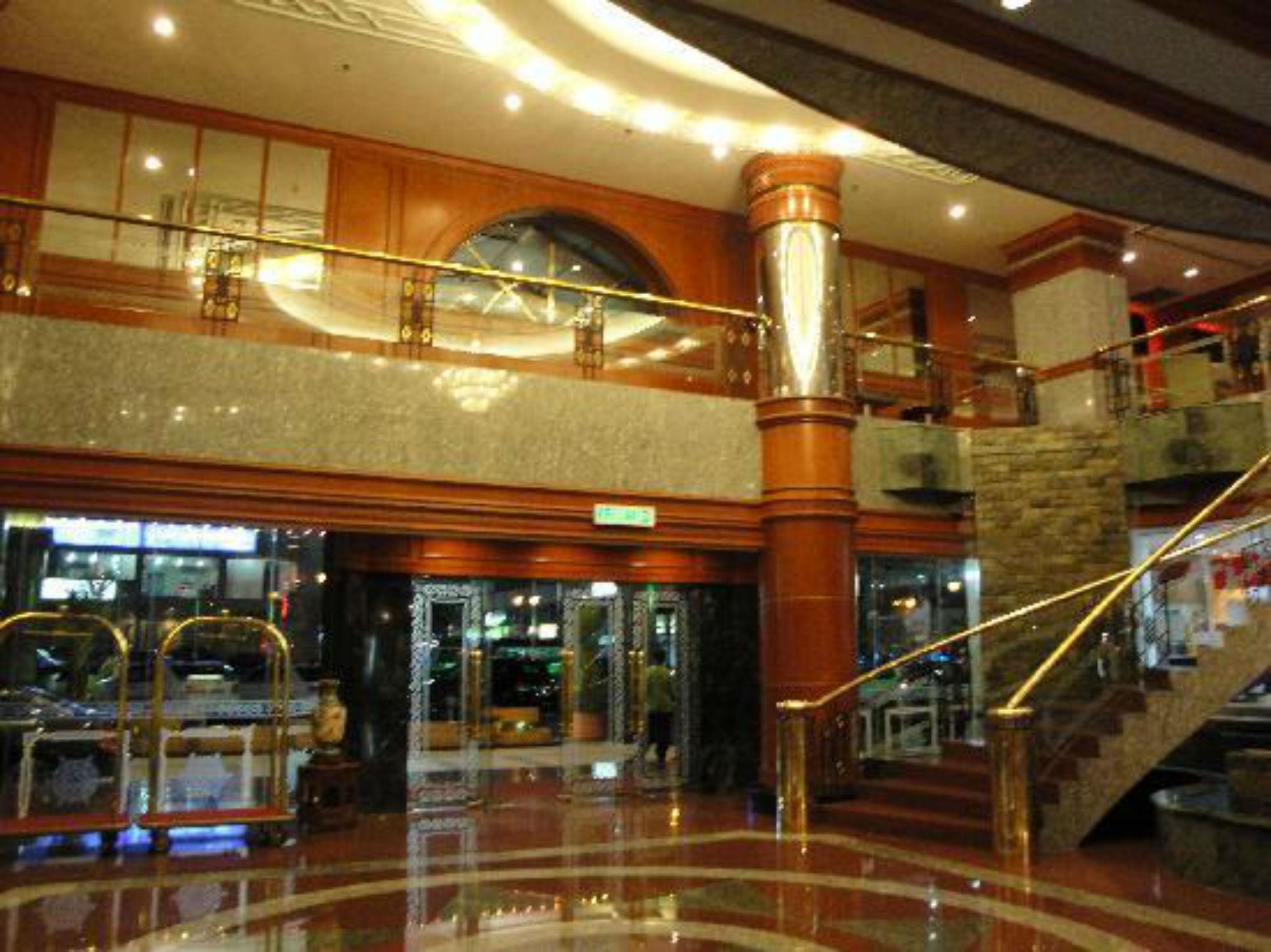 The Centrepoint Hotel Bandar Seri Begawan Buitenkant foto