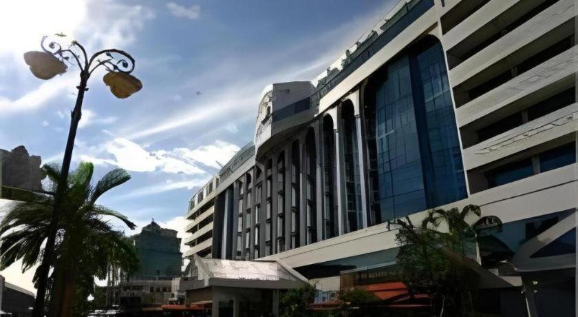 The Centrepoint Hotel Bandar Seri Begawan Buitenkant foto