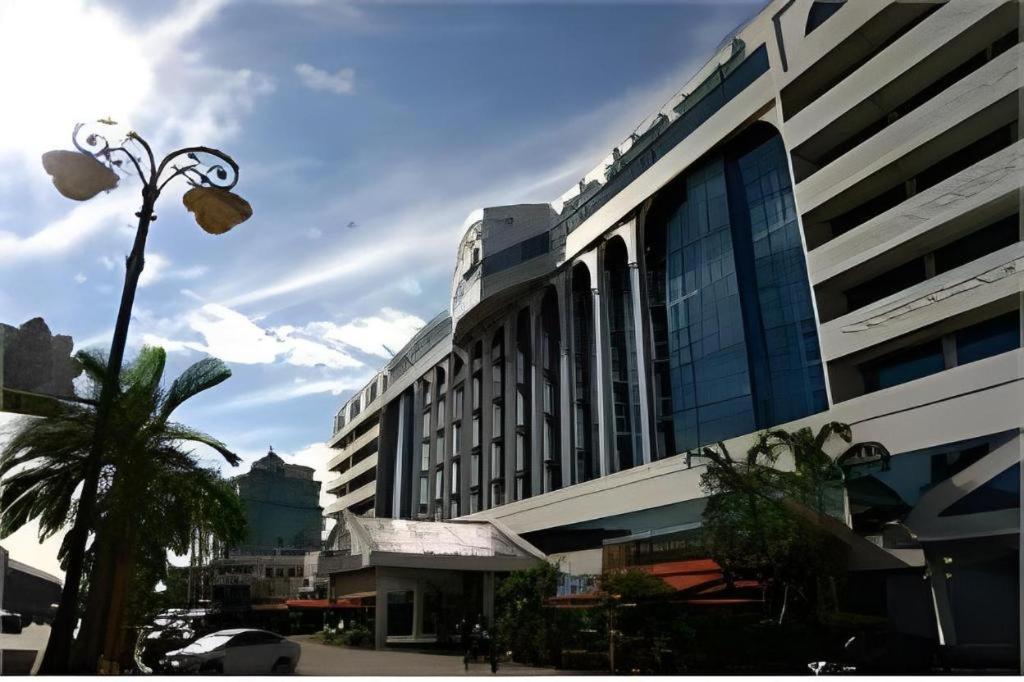 The Centrepoint Hotel Bandar Seri Begawan Buitenkant foto