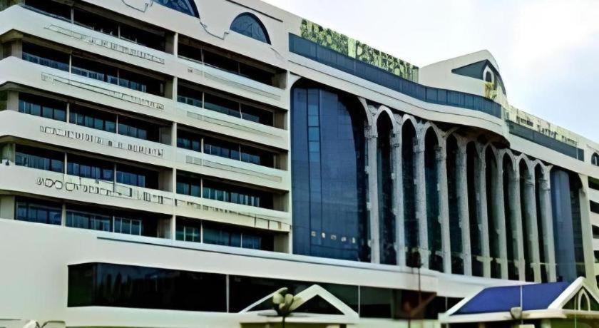 The Centrepoint Hotel Bandar Seri Begawan Buitenkant foto